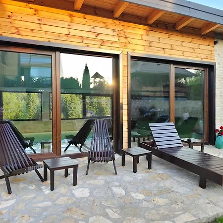 Planinska Kuca Popovic 3 * Ljubos